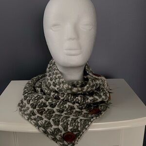 Simply Noelle neck warmer